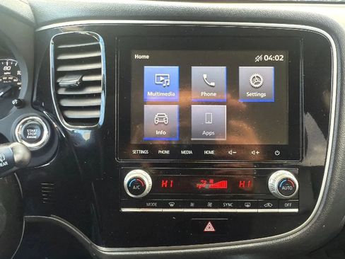 Used 2020 Mitsubishi Outlander AWD image 18