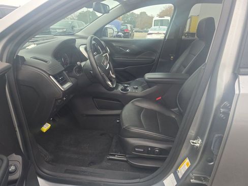 Used 2024 GMC Terrain SLT image 3