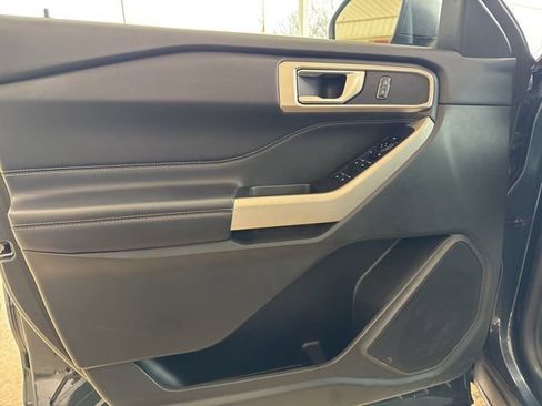 Used 2022 Ford Explorer XLT w/ Equipment Group 202A image 13