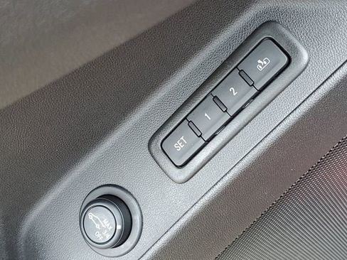 Used 2023 Chevrolet Equinox Premier image 24