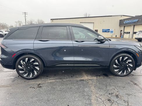 Used 2024 Lincoln Nautilus Reserve w/ Equipment Group 202A image 6