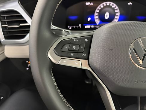 New 2026 Volkswagen Taos SE AWD/4WD image 12