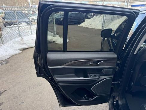 Used 2023 Jeep Grand Cherokee 4WD 4xe image 17