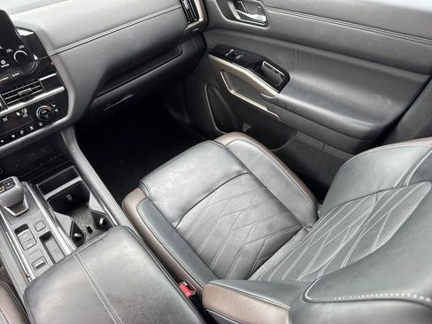 Used 2024 Nissan Pathfinder Platinum w/ Cargo Package image 26