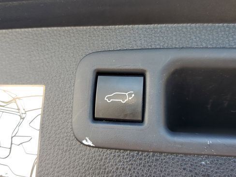 Used 2023 Toyota Highlander Limited image 8