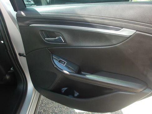 Used 2017 Chevrolet Impala LT FWD image 40