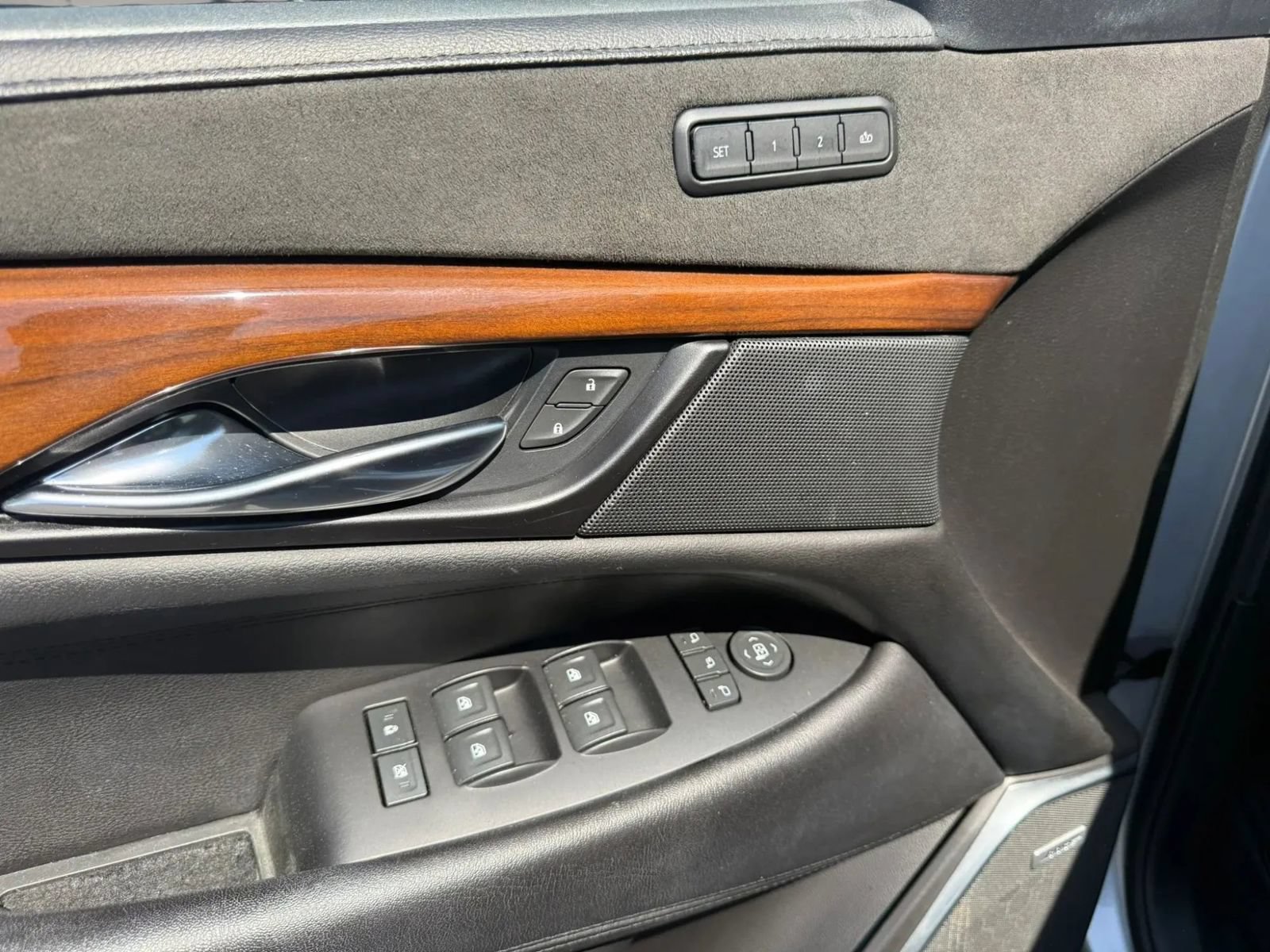 Used 2020 Cadillac Escalade ESV Luxury RWD image 12