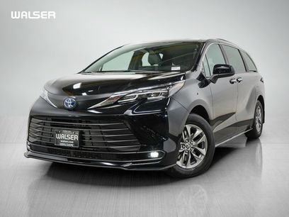 Used 2025 Toyota Sienna XLE w/ XLE Plus Package