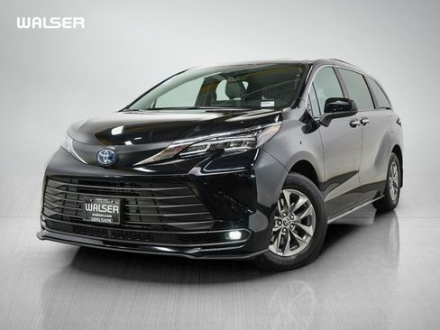 Used 2025 Toyota Sienna XLE w/ XLE Plus Package AWD/4WD image 1