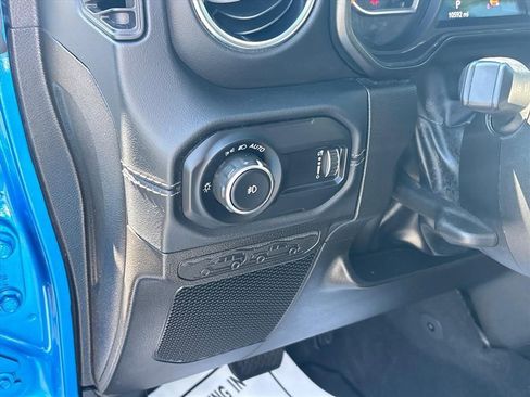Used 2024 Jeep Wrangler Unlimited Sahara AWD/4WD image 25