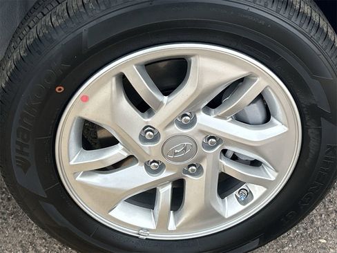 New 2026 Hyundai Venue SE image 9