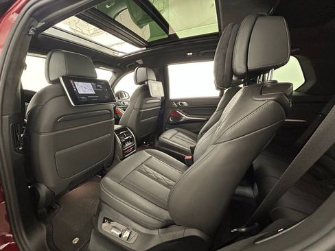 Used 2022 BMW ALPINA XB7 image 35