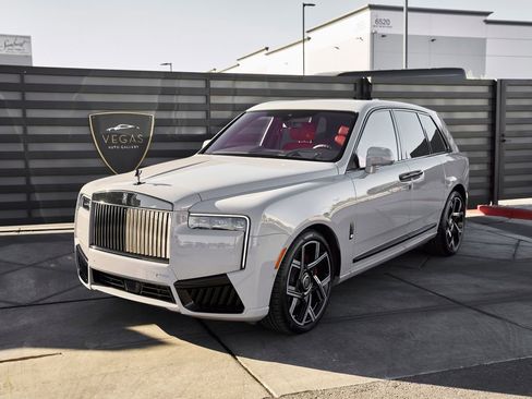 Used 2025 Rolls-Royce Cullinan Black Badge AWD/4WD image 6