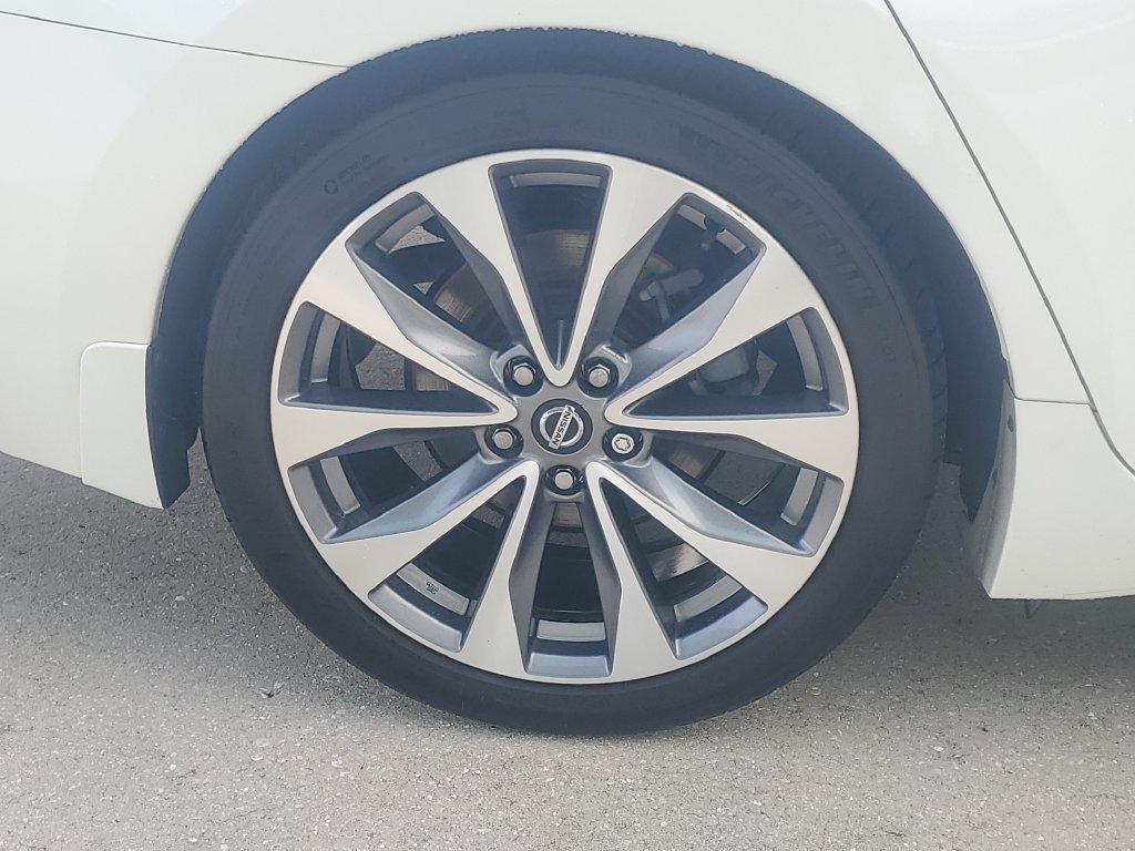 Used 2020 Nissan Maxima Platinum w/ Illumination Package FWD image 12