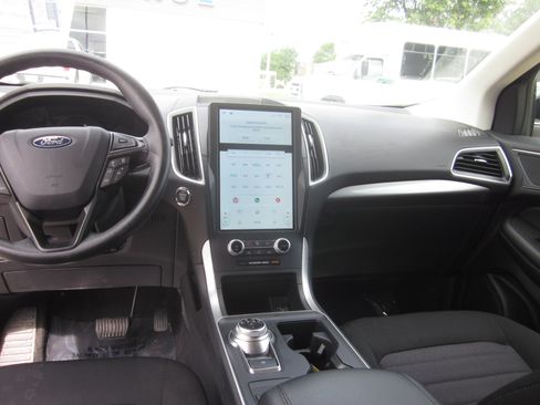 Used 2024 Ford Edge SE w/ Black Appearance Package AWD/4WD image 12