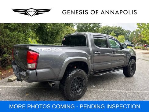 Used 2017 Toyota Tacoma TRD Sport w/ Tow Package (A/T) AWD/4WD image 5