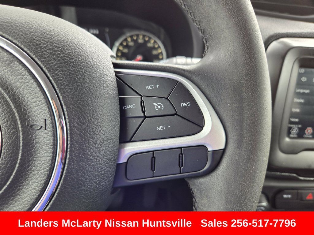 Used 2019 Jeep Renegade Latitude AWD/4WD image 25