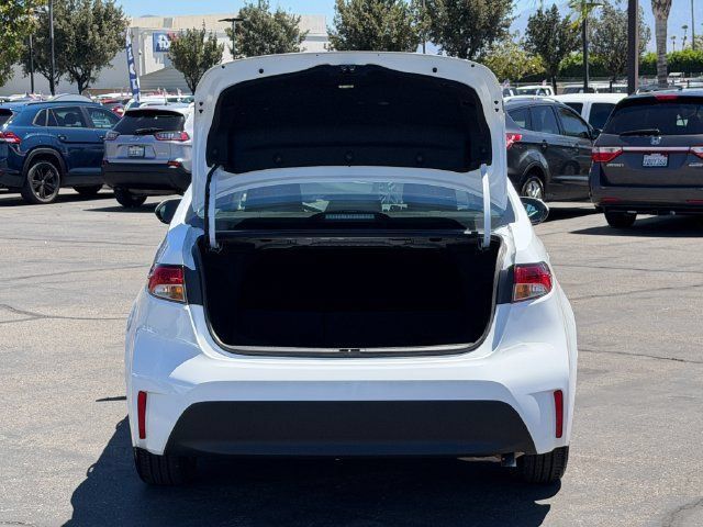 Used 2026 Toyota Corolla LE FWD image 6