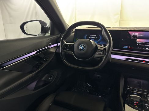 Used 2024 BMW i5 eDrive40i w/ M Sport Package RWD image 29