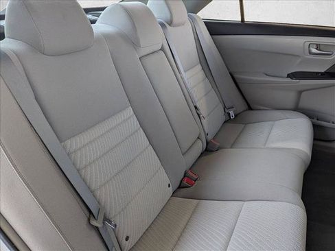Used 2016 Toyota Camry LE FWD image 19