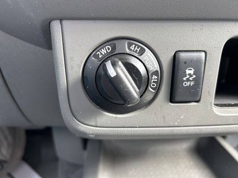 Used 2019 Nissan Frontier SV image 19