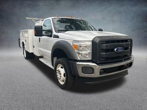 Used 2016 Ford F550 2WD Regular Cab Super Duty image 2