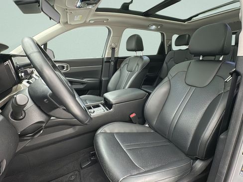 Used 2023 Kia Sorento S w/ Panoramic Sunroof Package AWD/4WD image 14