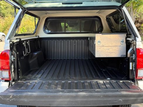Used 2022 Toyota Tacoma SR RWD image 35