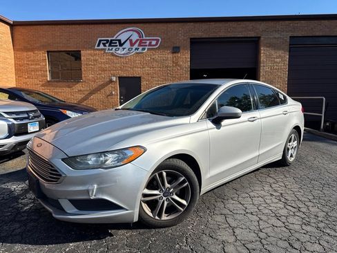 Used 2018 Ford Fusion SE w/ Fusion SE Technology Package FWD image 1