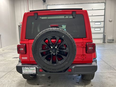 Used 2025 Jeep Wrangler Unlimited Sahara w/ Safety Group AWD/4WD image 7