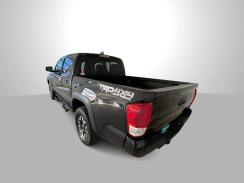 Used 2019 Toyota Tacoma TRD Off-Road w/ TRD Premium Off Road Package image 6