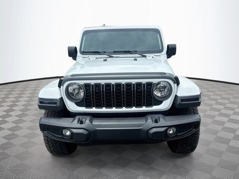 Used 2025 Jeep Gladiator Sport AWD/4WD image 2