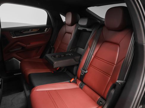 Certified 2024 Porsche Cayenne Turbo AWD/4WD image 58
