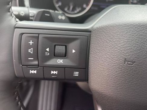 New 2026 Nissan Pathfinder SV w/ SV Premium Package FWD image 17