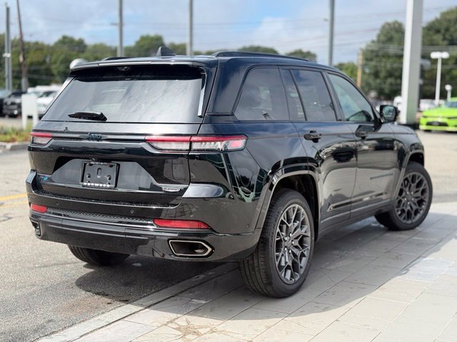 Used 2023 Jeep Grand Cherokee Summit AWD/4WD image 7