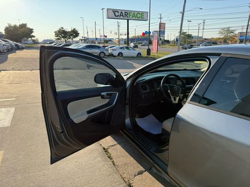 Used 2018 Volvo S60 T5 Dynamic image 20