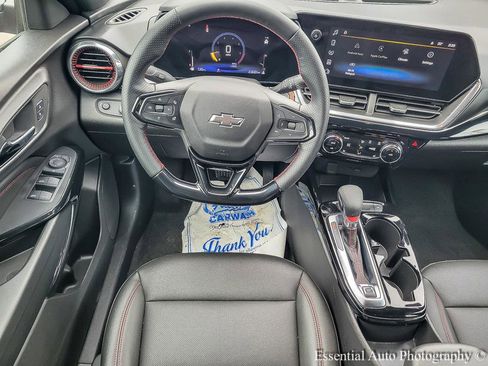 Used 2025 Chevrolet Trax RS w/ Driver Confidence Package image 11