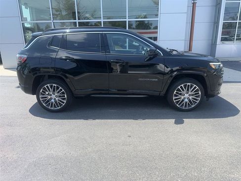 Used 2022 Jeep Compass Limited w/ Elite Group AWD/4WD image 4