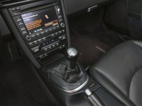 Used 2010 Porsche 911 Cabriolet image 28