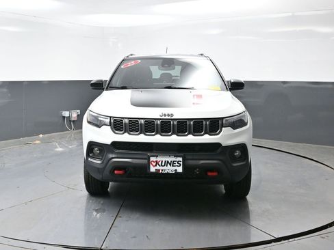 Used 2025 Jeep Compass Trailhawk AWD/4WD image 7