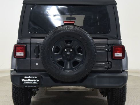 Used 2018 Jeep Wrangler Unlimited Sport S AWD/4WD image 10