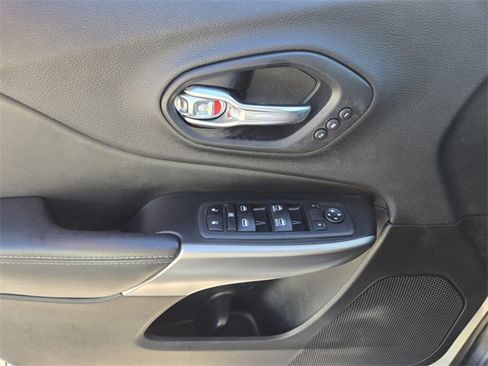 Used 2019 Jeep Cherokee High Altitude image 34