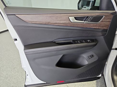 Certified 2024 Volkswagen Atlas SEL AWD/4WD image 15
