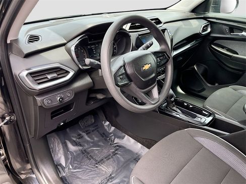 Used 2023 Chevrolet TrailBlazer LT w/ Convenience Package image 9