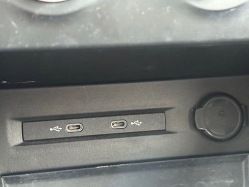 Used 2022 Volkswagen Taos SE image 16