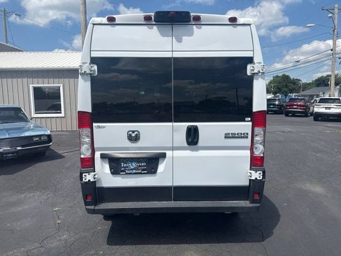Used 2023 RAM ProMaster 2500 FWD image 4