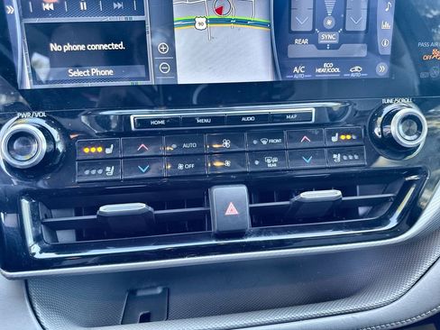 Used 2021 Toyota Highlander Platinum image 27