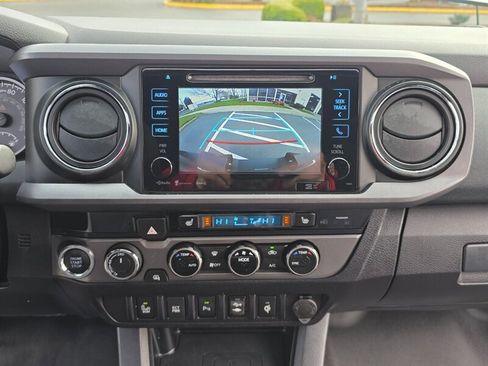 Used 2017 Toyota Tacoma TRD Off-Road w/ Premium & Technology Package image 40