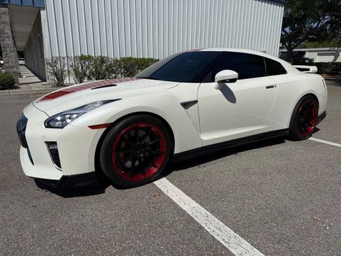 Used 2020 Nissan GT-R Premium AWD/4WD image 2