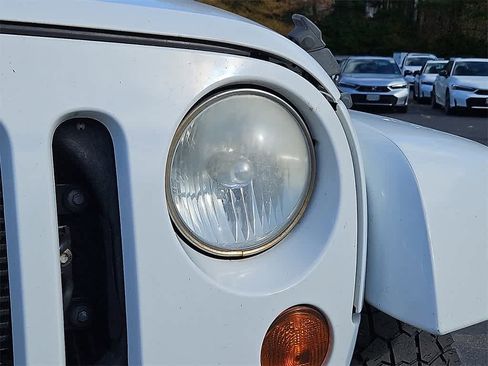 Used 2013 Jeep Wrangler Unlimited Sahara w/ Dual Top Group image 9